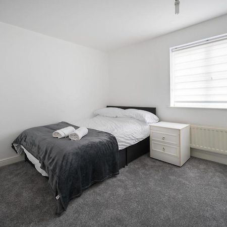 House-Sleeps7-Parking-Garden-Sportschannels Мейдстън Екстериор снимка