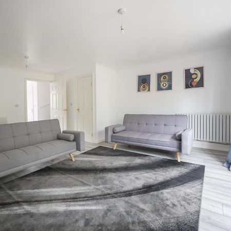 House-Sleeps7-Parking-Garden-Sportschannels Мейдстън Екстериор снимка